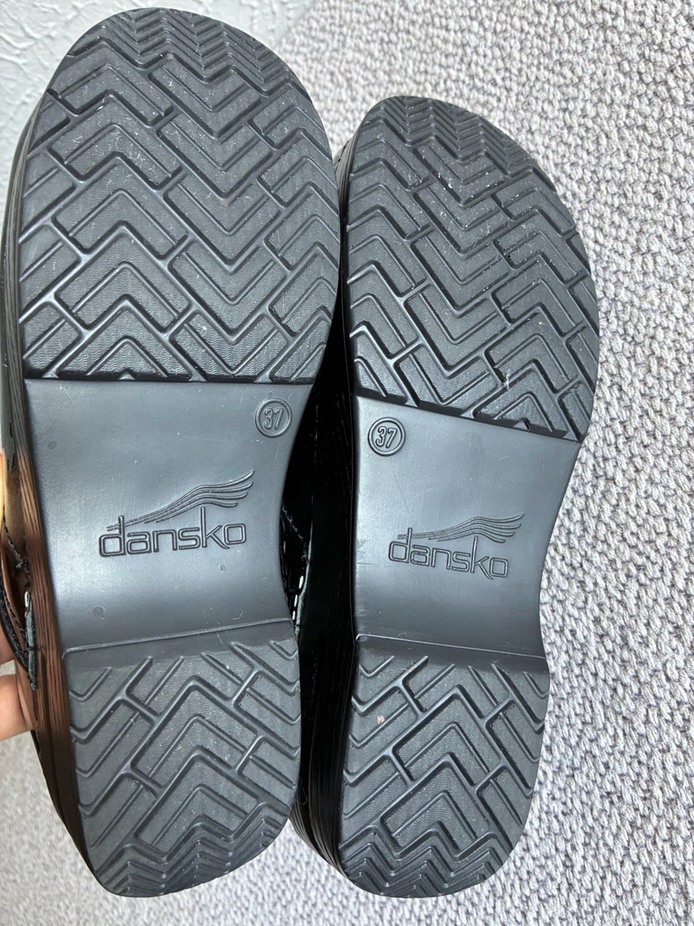 Dansko Professional Petrol
Patent Iridescent Clogs
Women's EU 37 - Picture 7 of 12
